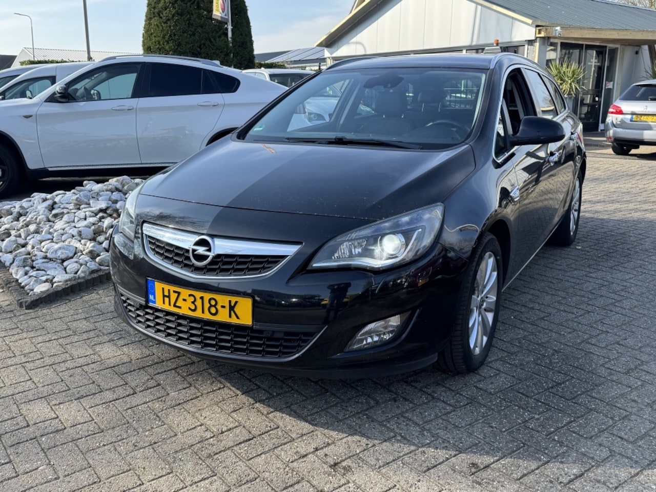 Opel Astra Sports Tourer - 1.7 CDTI Cosmo Xenon Zwart - AutoWereld.nl