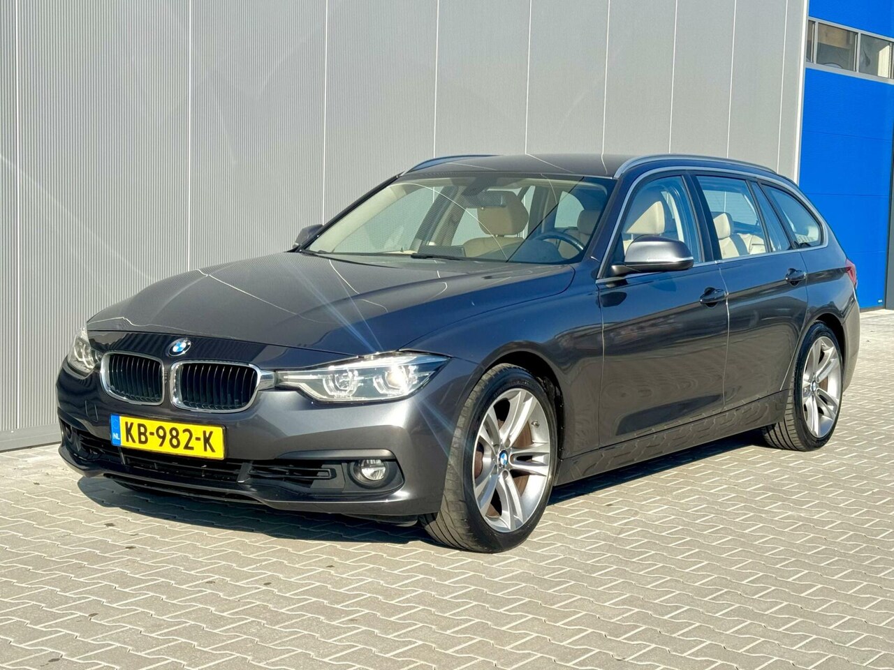 BMW 3-serie Touring - 318i Centennial High Executive 318i Centennial High Executive - AutoWereld.nl