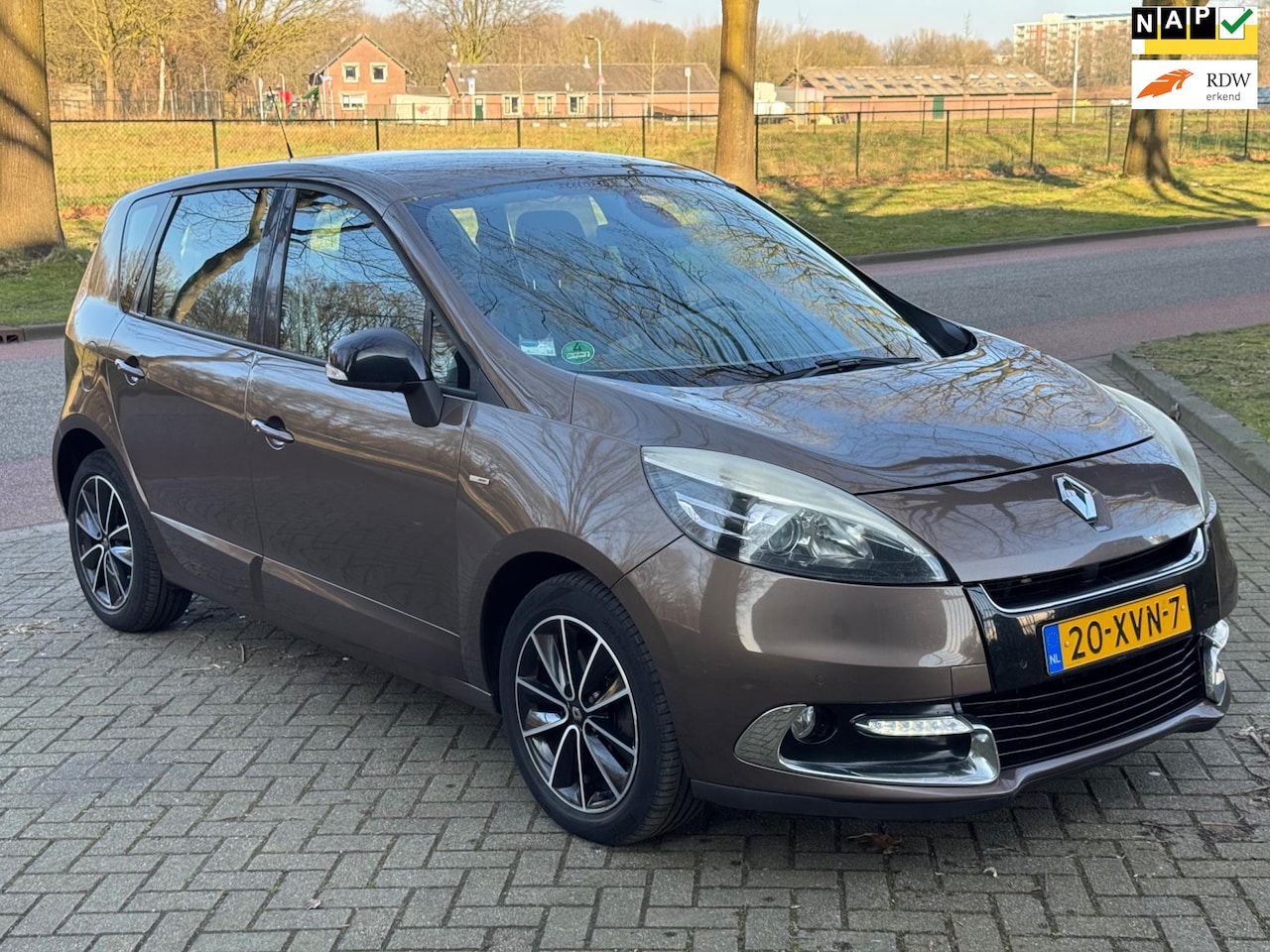 Renault Scénic - 1.5 dCi Bose Navi | Cruise | Camera | Trekhaak | NL-Auto - AutoWereld.nl