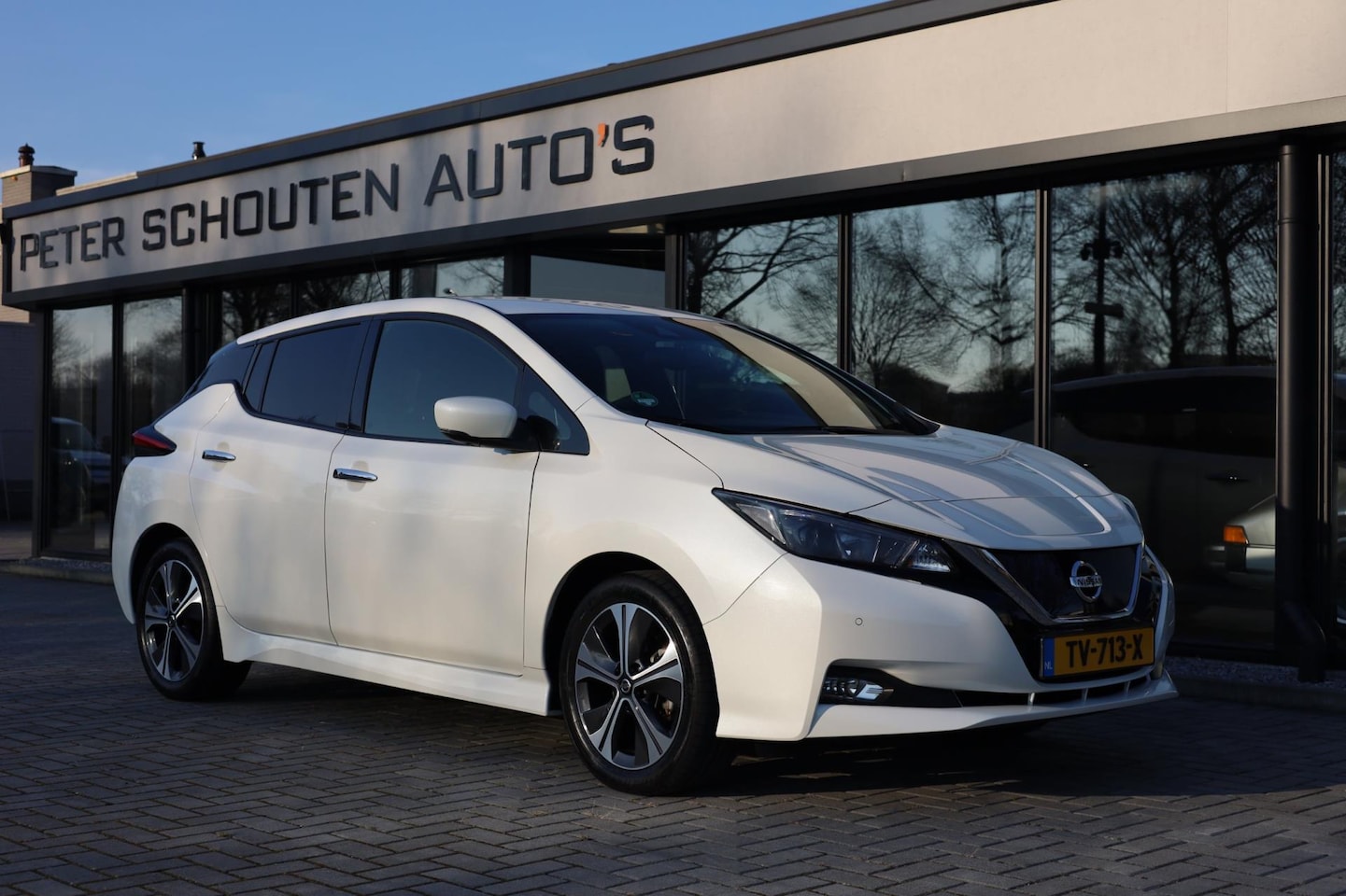 Nissan LEAF - N-Connecta 40 kWh | Navi | LED | 360 Camera | LMV - AutoWereld.nl