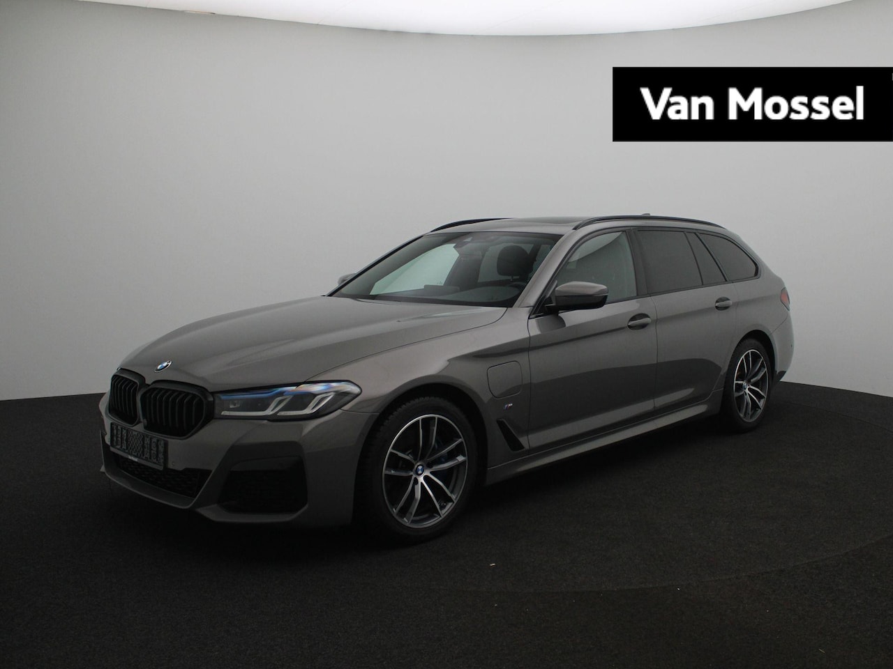 BMW 5-serie Touring - 530e M-Sport High Executive | Bernina Grey | Panoramadak | Leder | Led Laser Lights | Shad - AutoWereld.nl