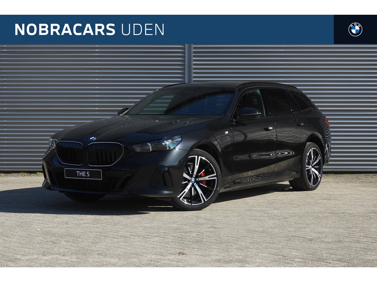 BMW 5-serie Touring - 530e M Sport Automaat / Panoramadak / Trekhaak / Adaptieve LED / Comfort Access / Stoelven - AutoWereld.nl