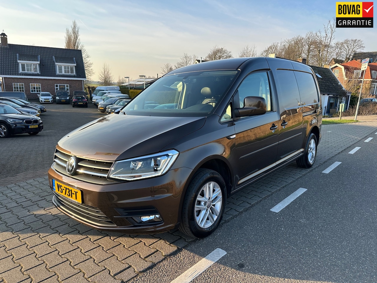 Volkswagen Caddy Maxi - 2.0 TDI Highline 2.0 TDI Highline, Leder, Camera, 2x Schuifdeur, PDC, Xenon, Cruisecontrol, Voorruitverwarm - AutoWereld.nl