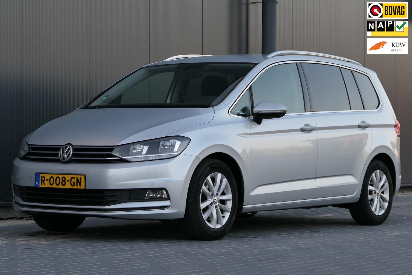 Volkswagen Touran - 1.4 TSI Highline Edition R BTW-Auto Alcantara Navigatie Trekhaak Adaptive Cruise - AutoWereld.nl