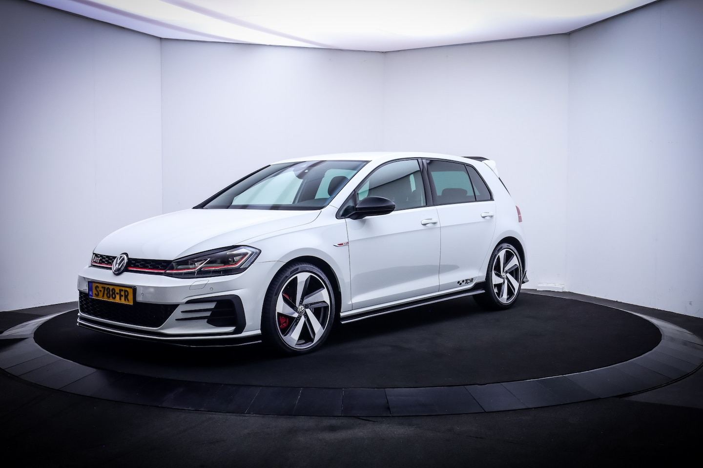 Volkswagen Golf - 2.0GTI TCR Dsg DIGIDASH/FULL LED/CARPLAY/STOELVERW./ACC/LMV 18''/DAB+ - AutoWereld.nl