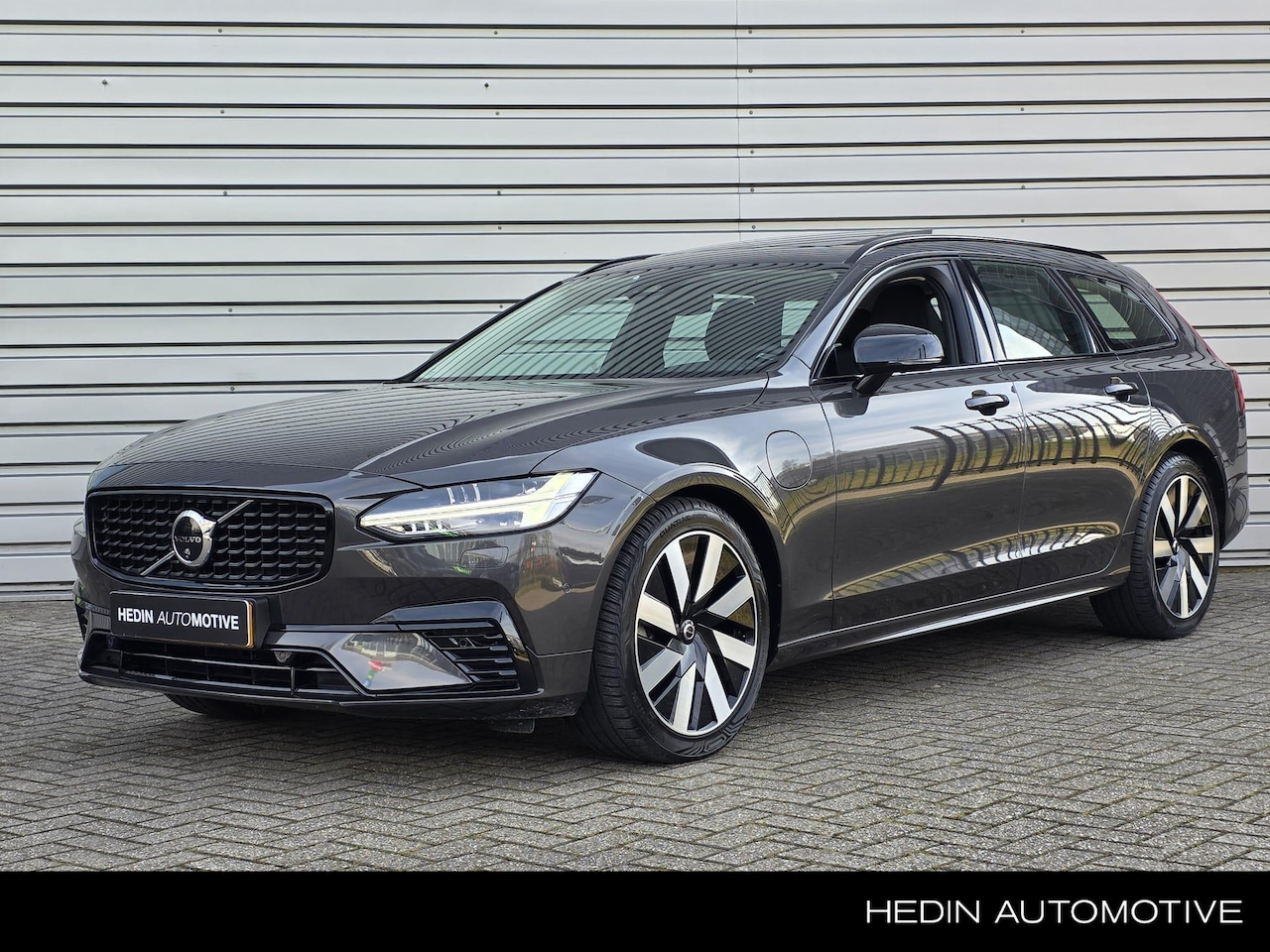 Volvo V90 - 2.0 T6 Plug-in hybrid AWD Ultra Dark Volvo V90 2.0 T6 Recharge AWD Ultra Dark | Google on - AutoWereld.nl