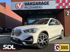 BMW X1 - xDrive25e High Executive // FULL LED // PANO/SCHUIFKANTELDAK // CAMERA // NAVI // HUD // M