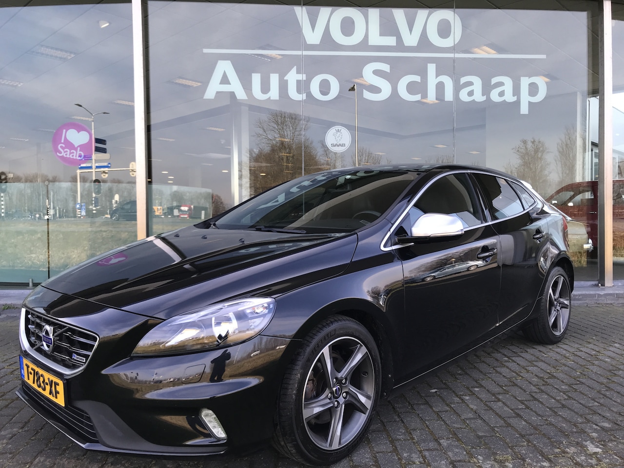 Volvo V40 - 1.6 T3 R-Design | Rijklaar incl garantie | Donker glas Camera Verwarmbaar voorruit - AutoWereld.nl