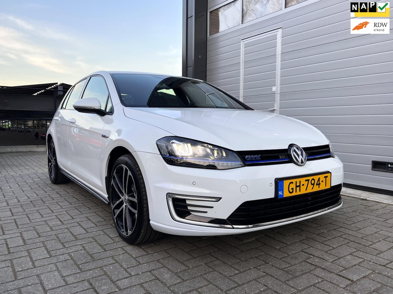 Volkswagen Golf - 1.4 TSI GTE - Navigatie - LED - 18" - Trekhaak (1.500 kg) - Bluetooth - PDC (2x) - AutoWereld.nl