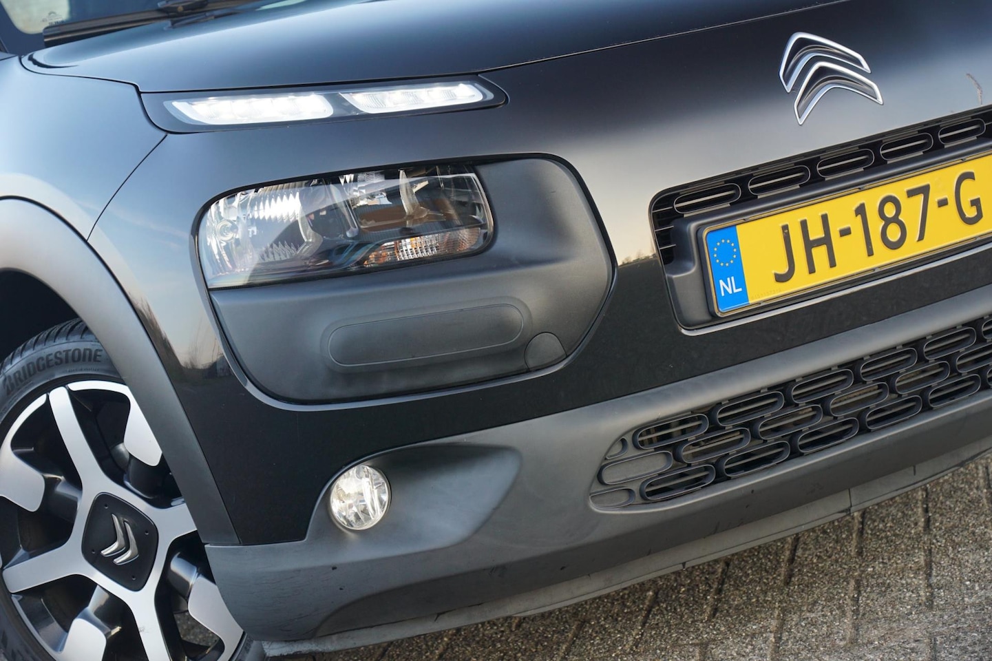 Citroën C4 Cactus - 1.2 PureTech Shine - Noir Obsedien - Clima/Cruise/Camera - 17'' Cross - AutoWereld.nl