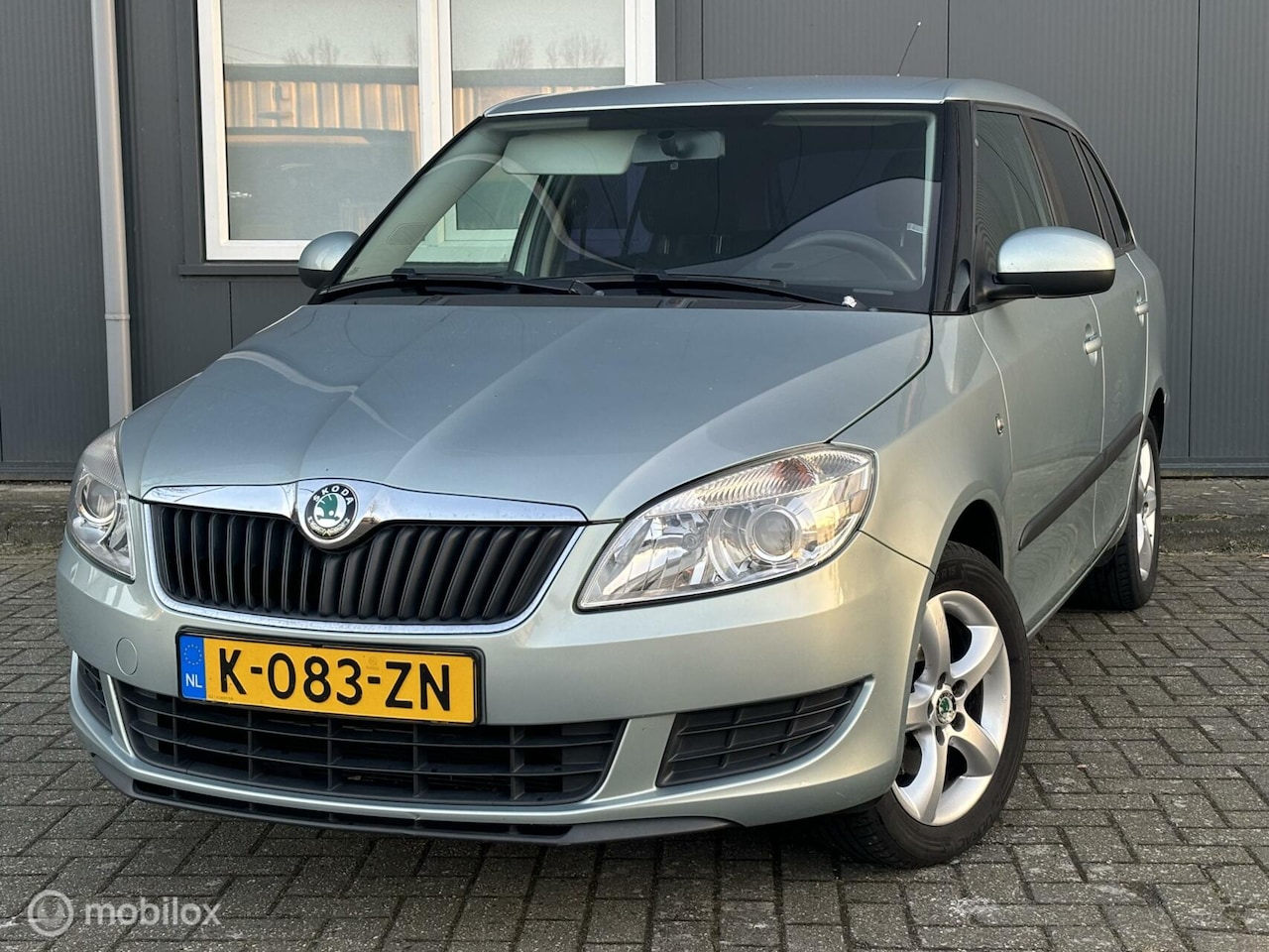 Skoda Fabia Combi - 1.2 TSI Ambition/Sensoren/Airco/Trekhaak - AutoWereld.nl