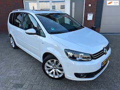 Volkswagen Touran - 1.2 TSI Highline BlueMotion 7p. / Pano / Navi / PDC / Cruise