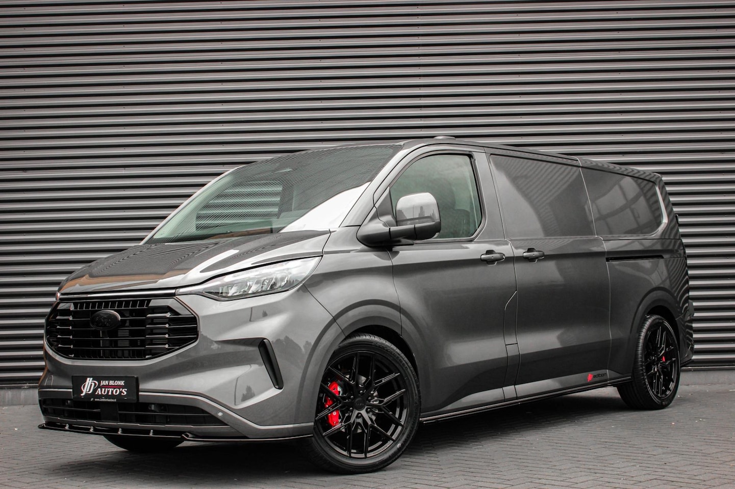 Ford Transit Custom - 320 2.0 TDCI L2H1 Limited 170PK JB- EDITION / DRIVER ASSISTANCE PACK / 3- ZITS / MY2024 / - AutoWereld.nl