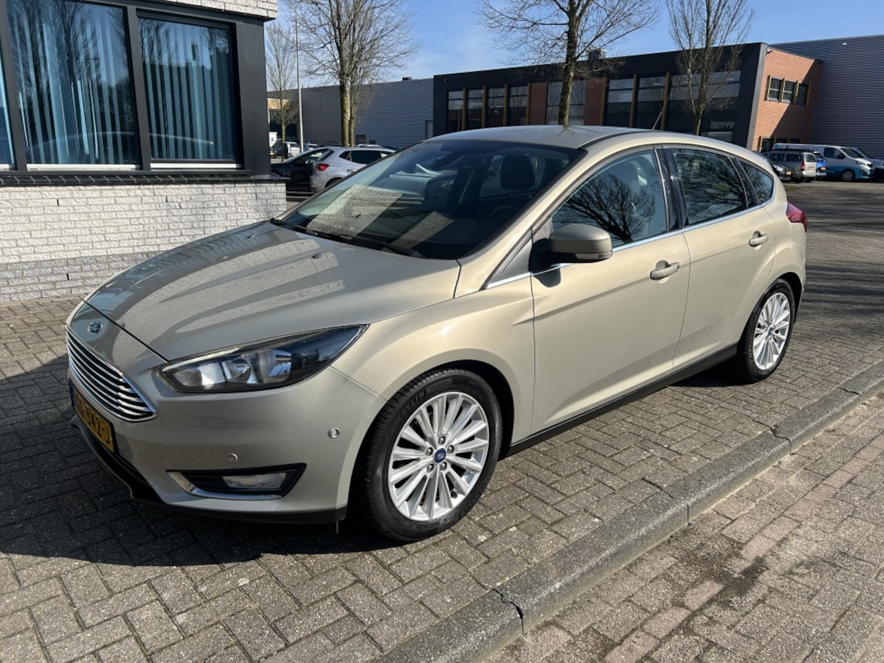 Ford Focus - 1.0 Titanium Edition 125PK NAVI CRUISE PDC NAP! - AutoWereld.nl