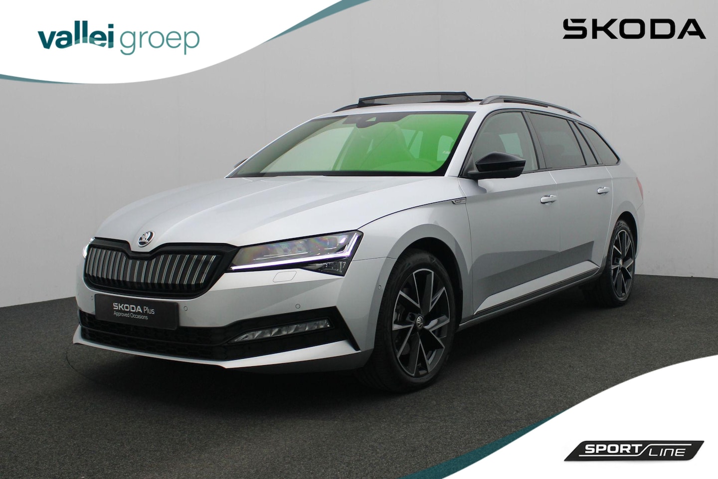 Skoda Superb Combi - 1.4 TSI 218 pk DSG iV Sportline Business | Panoramadak | Trekhaak | Matrix LED | Leder/alc - AutoWereld.nl