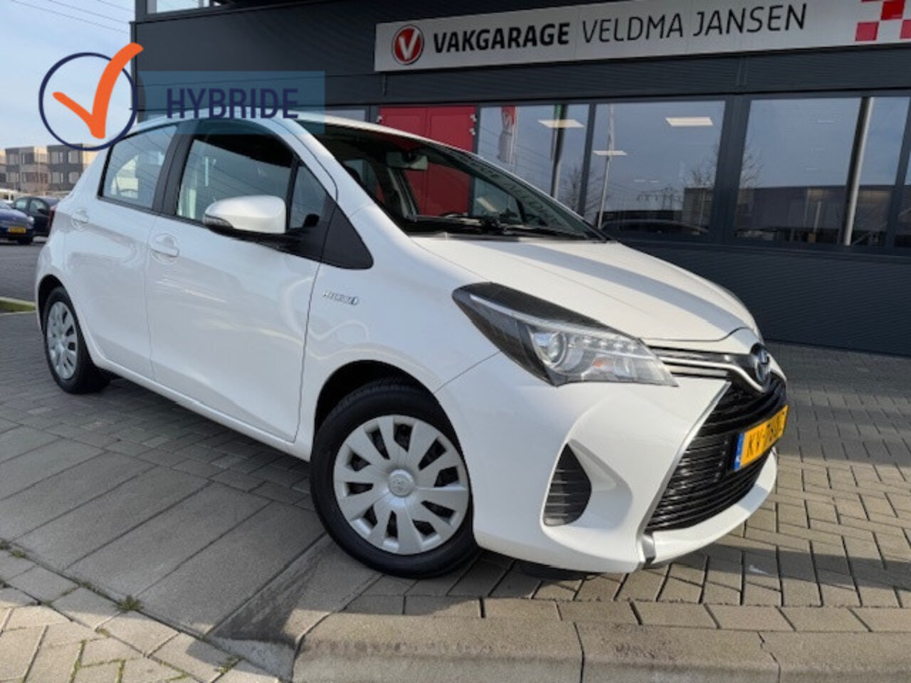 Toyota Yaris - 1.5 HYBRID ASPIRATION 5-DRS. (GEM. 30,3 KM PER LTR. !!) - AutoWereld.nl