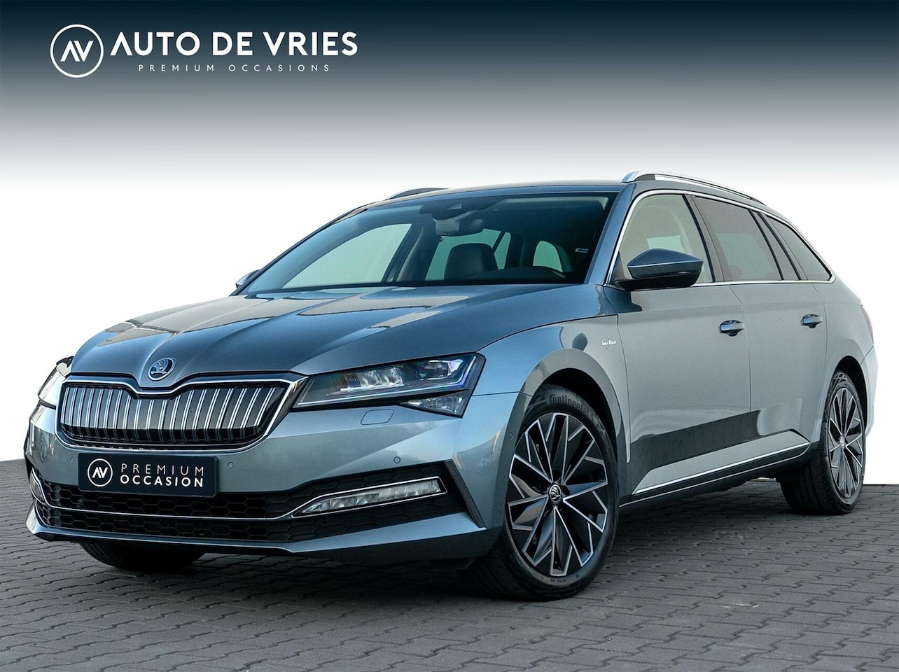 Skoda Superb - 1.4 TSI iV 218pk DSG Laurin & Klement | Leder | Full LED | Assist pakket | Trekhaak - AutoWereld.nl