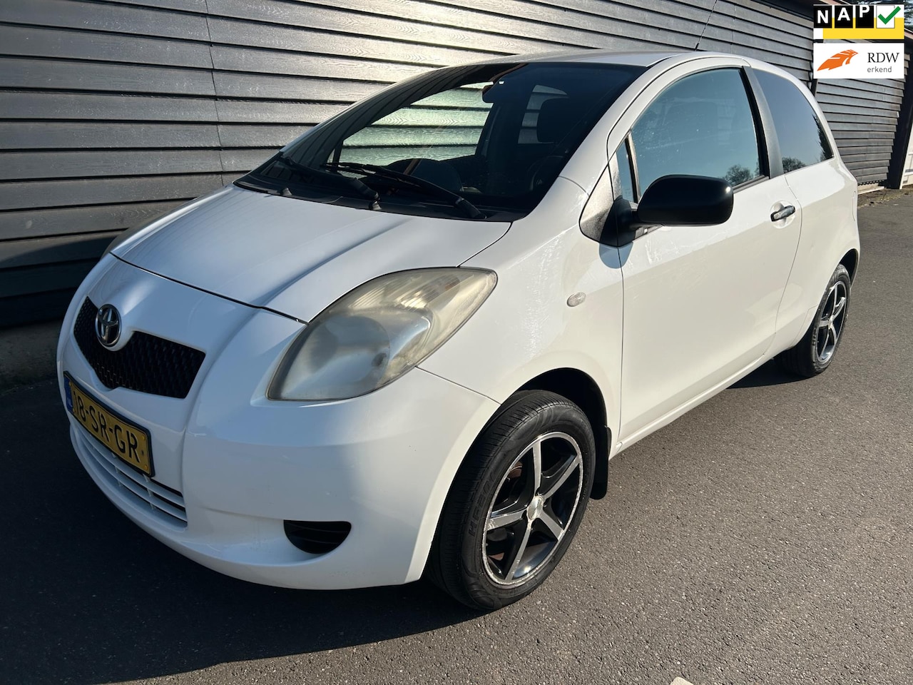 Toyota Yaris - 1.0 VVTi APK t/m 22-02-2026 - AutoWereld.nl