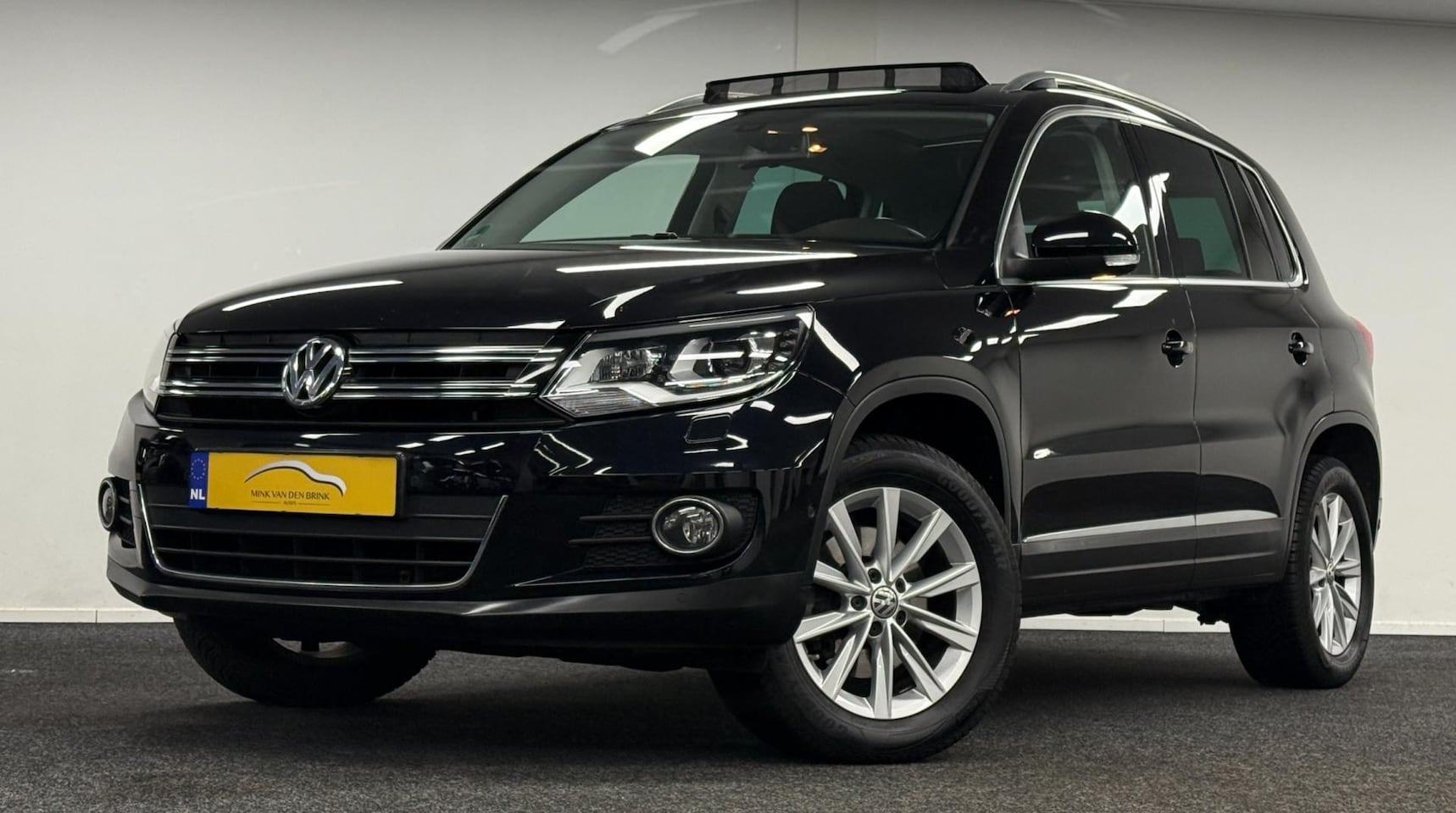 Volkswagen Tiguan - 2.0 TSI Sport&Style 4Motion*180PK*DealerOH*Panodak*Navi*Xenon* - AutoWereld.nl