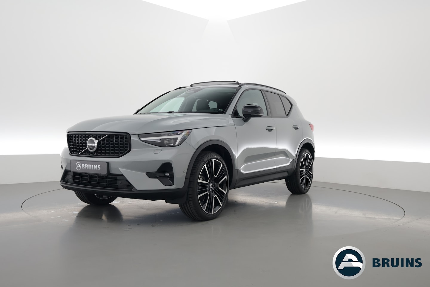 Volvo XC40 - 2.0 B4 Ultimate Dark | Pano-dak | Leer | 360 camera | 21  inch - AutoWereld.nl