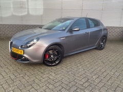 Alfa Romeo Giulietta - 1.4 Turbo MultiAir Super 170pk TCT 18inch pirelli nav trekhaak carbon koplampen