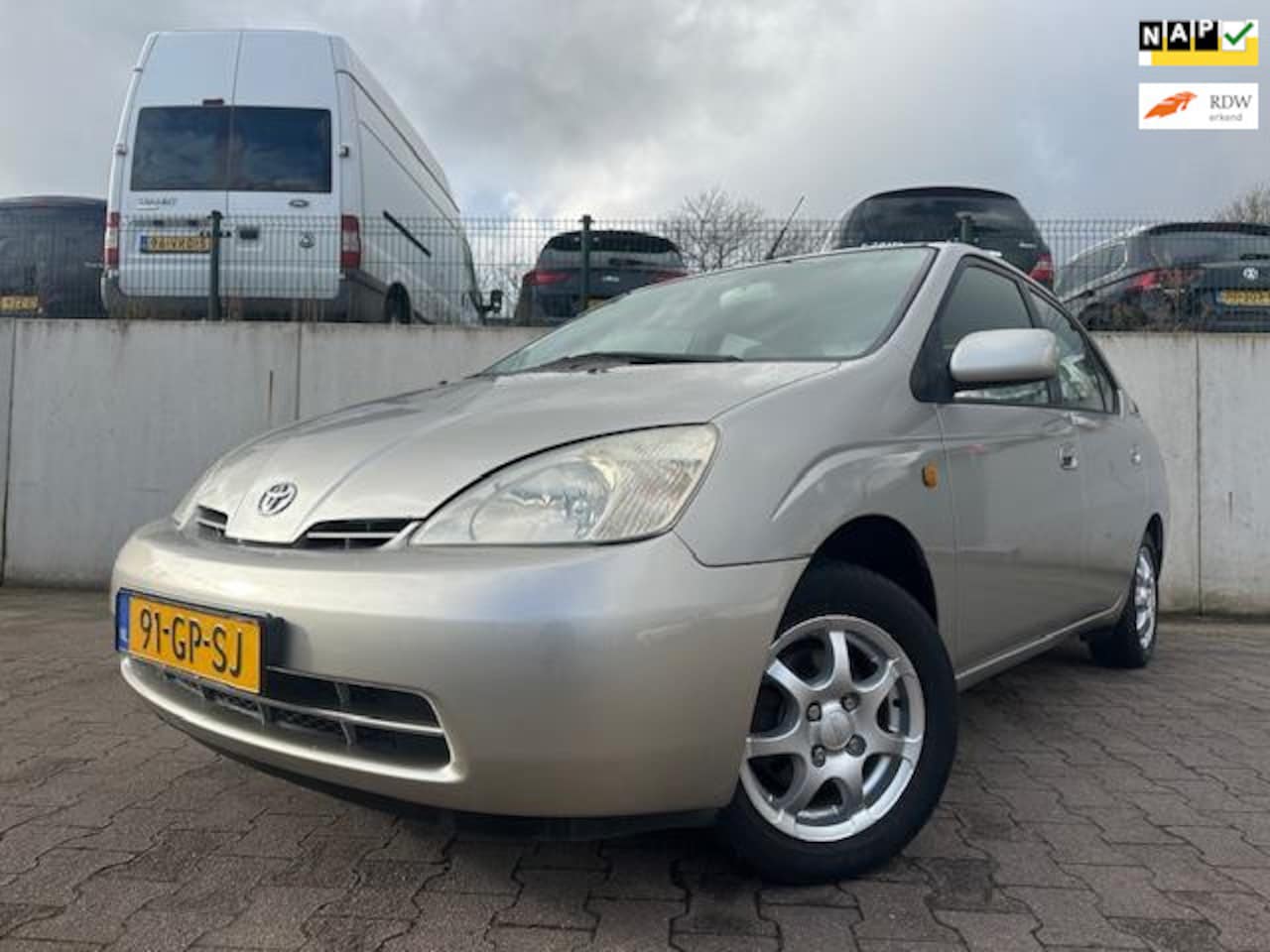 Toyota Prius - 1.5 VVT-i/AUTOMAAT/AIRCO/NETTE AUTO/ABS LAMPJE BRANDT/APK 12-25/ - AutoWereld.nl