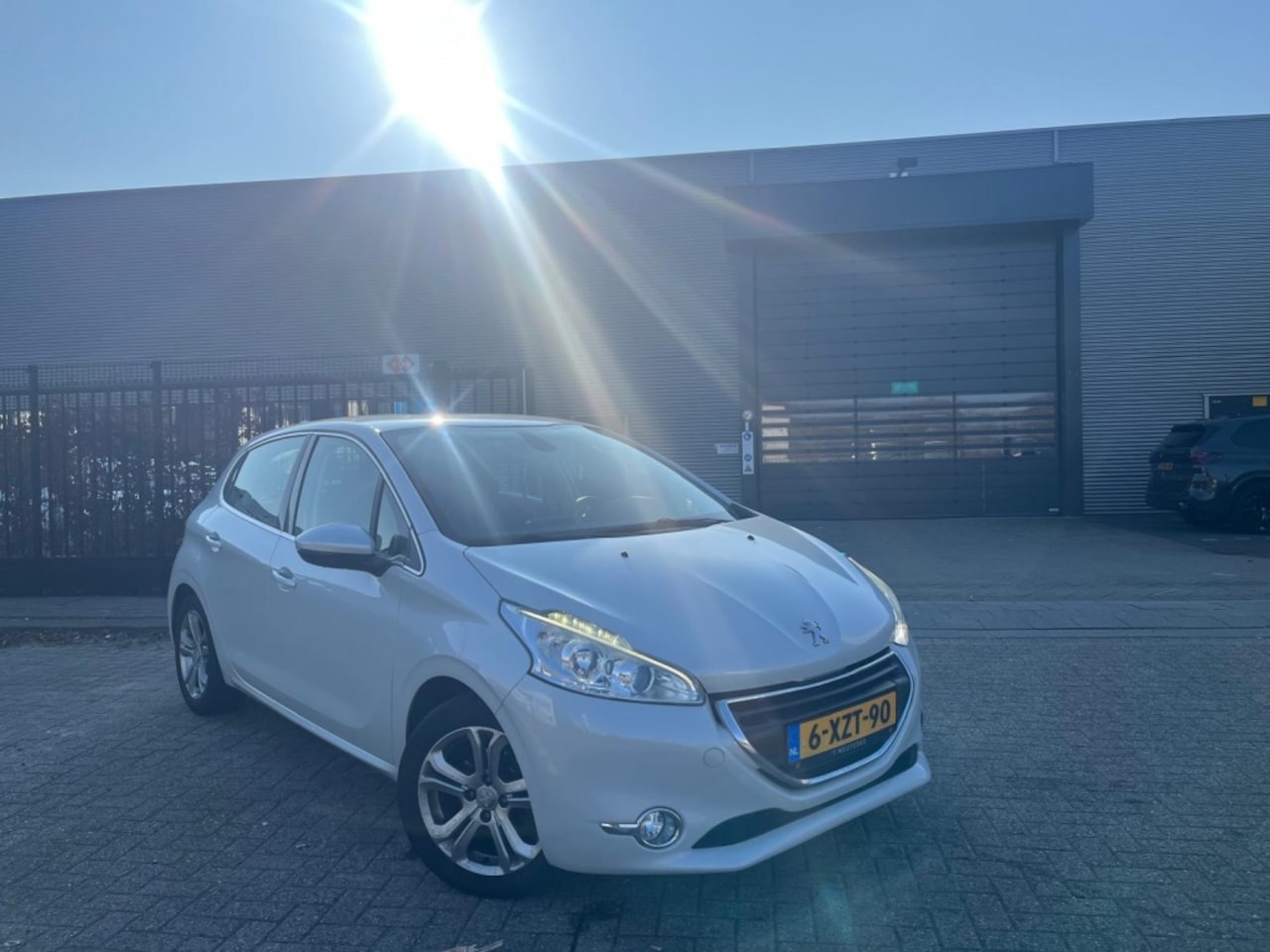 Peugeot 208 - 1.6 e-HDi Navigatie|Clima Blue Lease 2014 - AutoWereld.nl