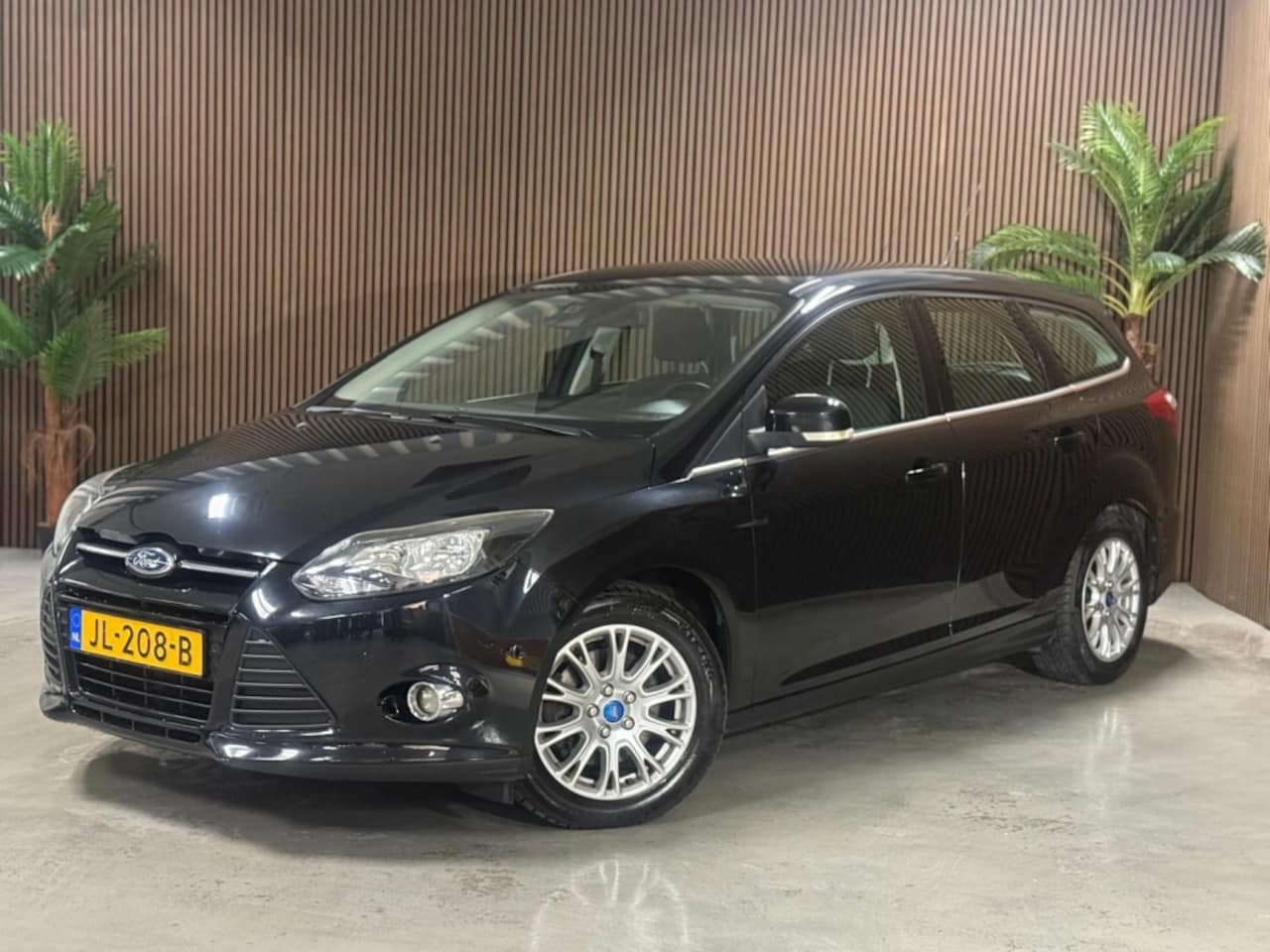 Ford Focus Wagon - 1.6 EcoB. Titanium Dealer onderhouden - AutoWereld.nl