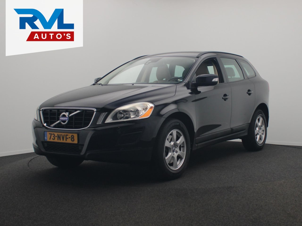 Volvo XC60 - 2.0T Momentum Automaat Leder Trekhaak Navigatie * Origineel Nederlands * - AutoWereld.nl