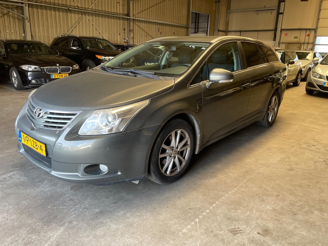 Toyota Avensis Wagon - 1.8 VVTi Business 1.8 VVTi Business - AutoWereld.nl