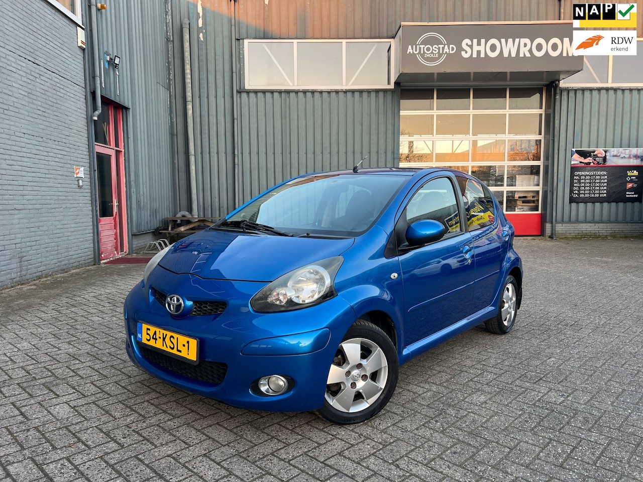 Toyota Aygo - 1.0-12V Dynamic Blue NL-Auto / 2e Eigenaar / NAP / Airco / APK - AutoWereld.nl