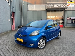 Toyota Aygo - 1.0-12V Dynamic Blue NL-Auto / 2e Eigenaar / NAP / Airco / APK