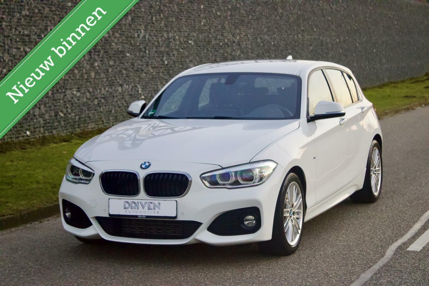 BMW 1-serie - 118i M Pakket | Automaat - LCI2 - Navi Pro - AutoWereld.nl