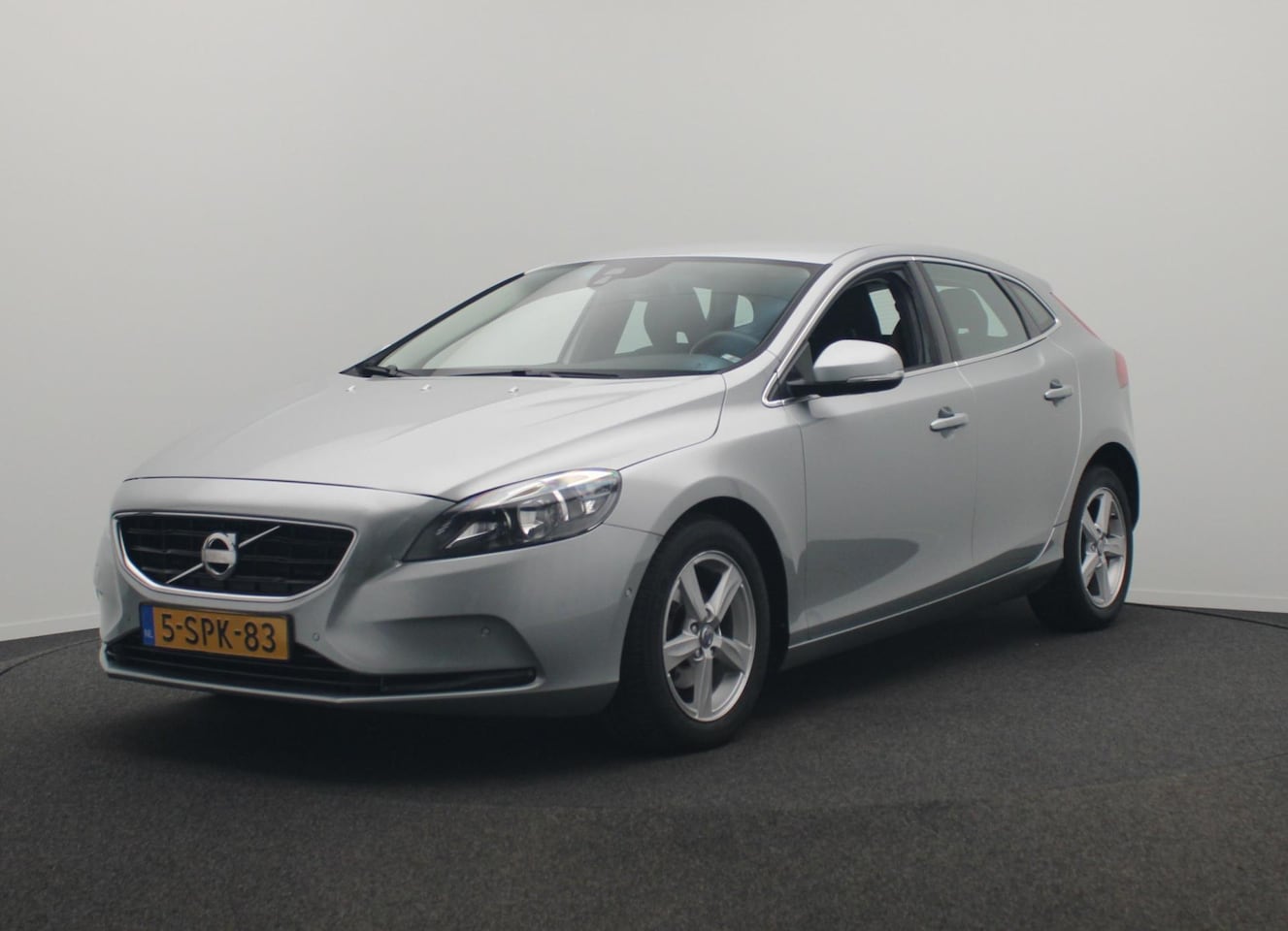 Volvo V40 - 1.6 D2 Momentum Navigatie Climate-control Cruise * Origineel Nederands * - AutoWereld.nl