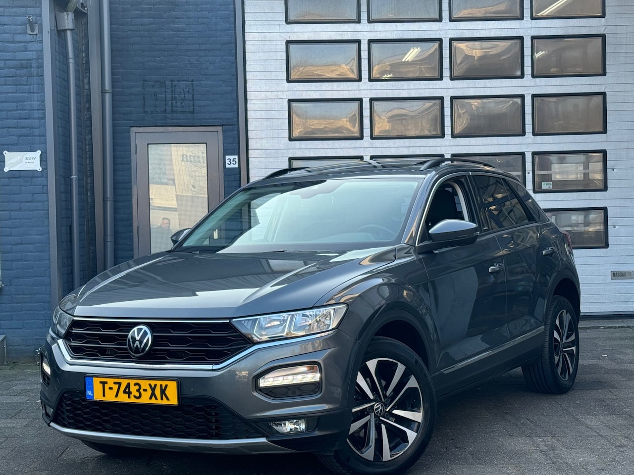 Volkswagen T-Roc - 1.5 TSI Sport | Clima | Pano | Virtual | Keyless | Automaat - AutoWereld.nl