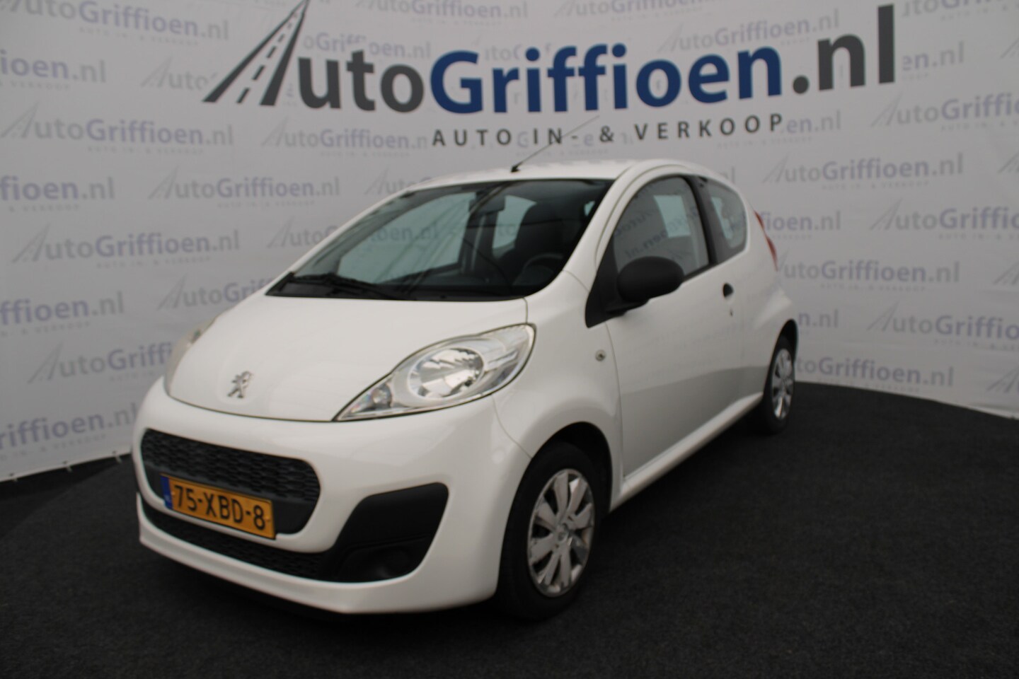 Peugeot 107 - 1.0 Access Accent 3-deurs met airco - AutoWereld.nl