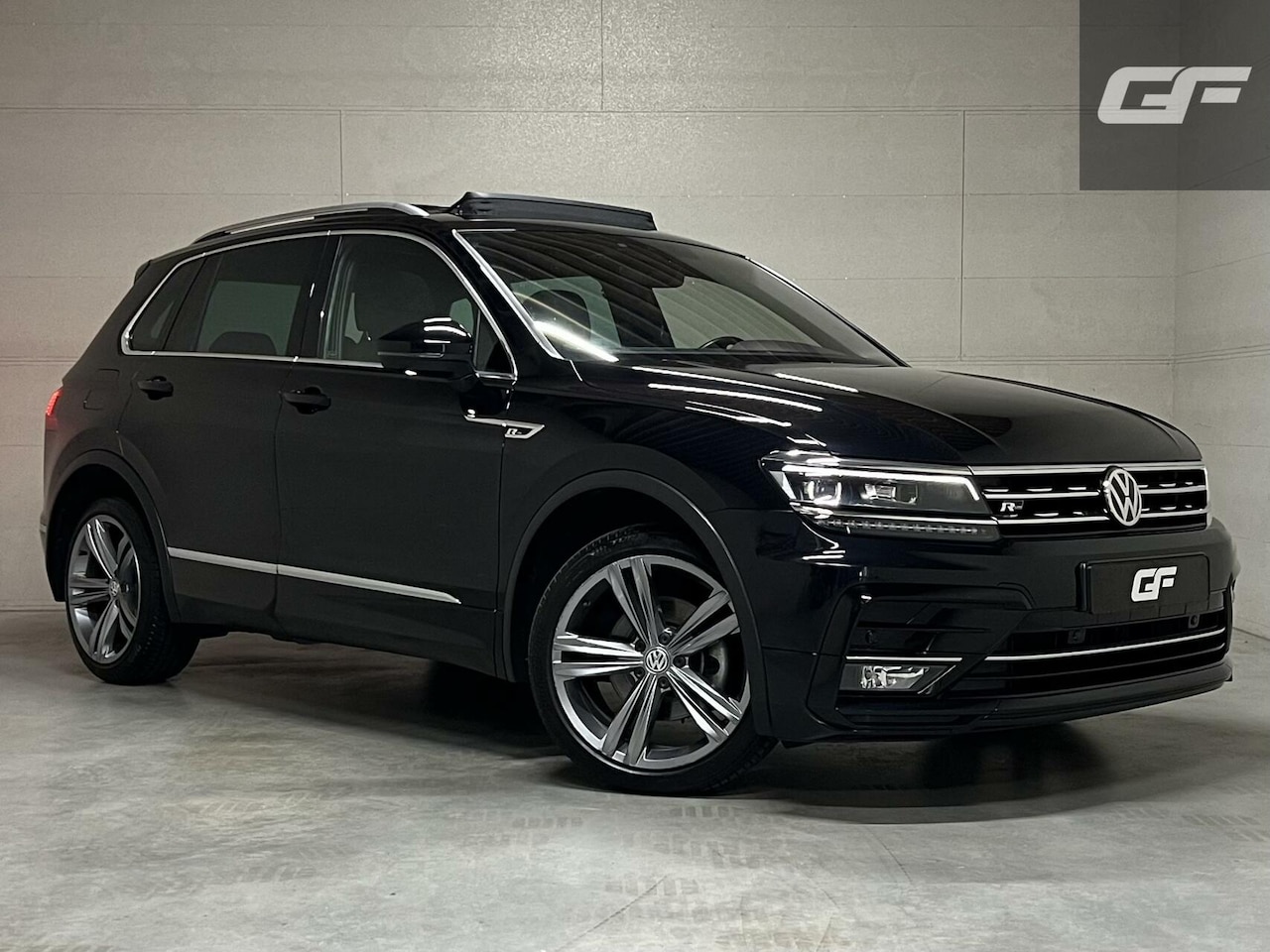 Volkswagen Tiguan - 1.5 TSI R-Line Pano Virtual Trekh. Massage - AutoWereld.nl