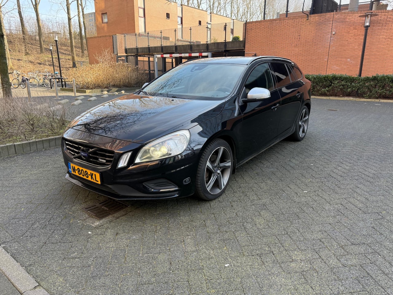 Volvo V60 - 1.6 T4 132kw Benzine+Ethanol Leder Cruise Black Edition - AutoWereld.nl