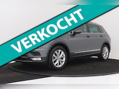 Volkswagen Tiguan - 2.0 TSI 4Motion Highline | Trekhaak | Panoramadak | CarPlay | Camera | Stoelverwarming |