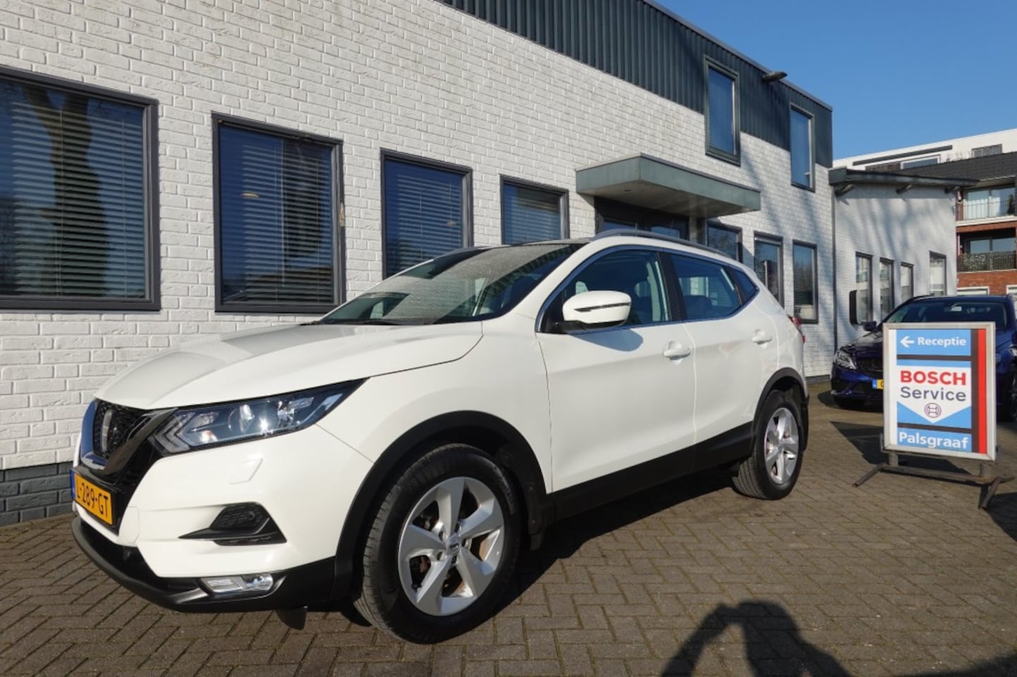 Nissan Qashqai - 1.3 DIG-T BUS. ED. Panorama Car PLay Trekhaak - AutoWereld.nl