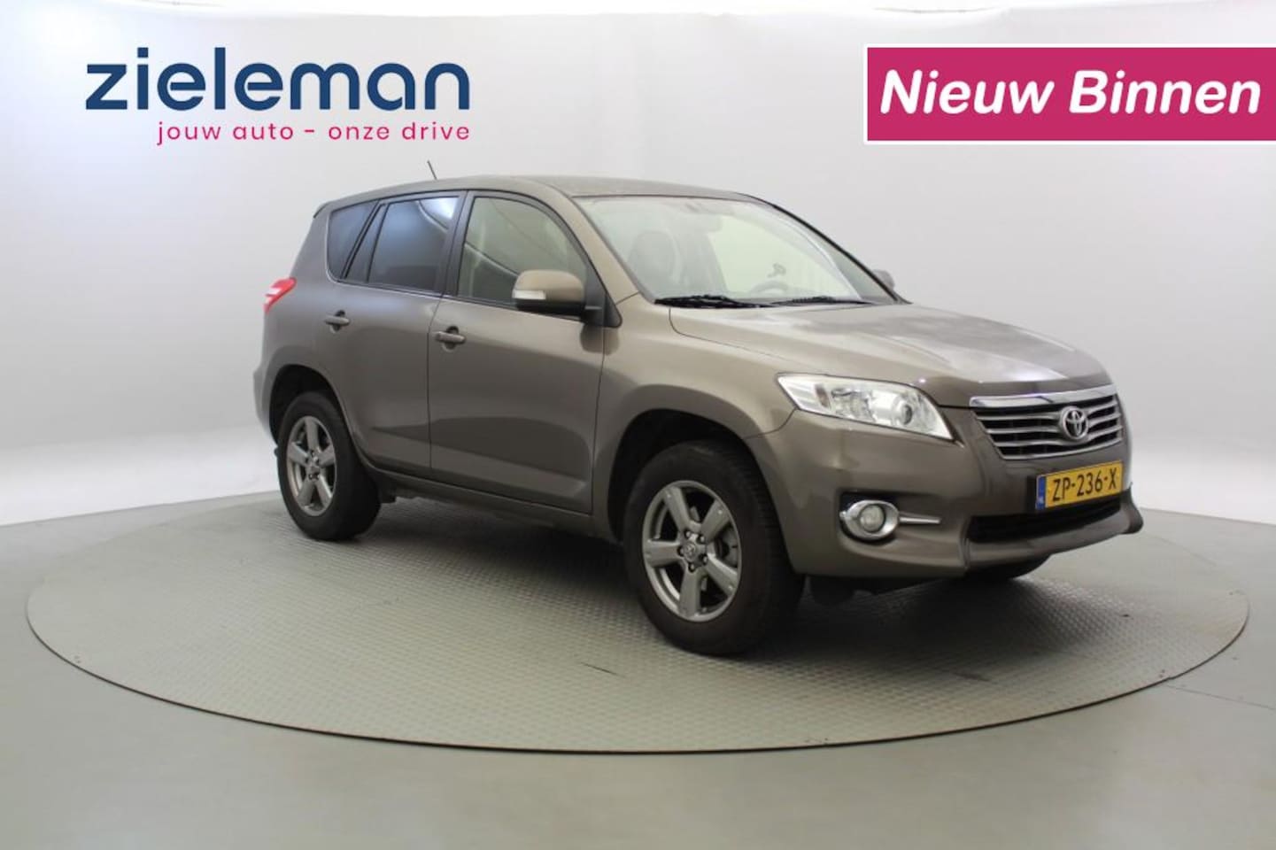 Toyota RAV4 - 2.0 VVTi X-Style 2WD - Camera, Navi, Trekhaak - AutoWereld.nl