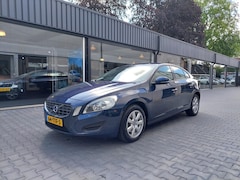 Volvo S60 - 1.6 DRIVe 163.000KM BTW er Origineel NL Navigatie Clima Telefoon PDC 16 Inch Juli 23 Distr