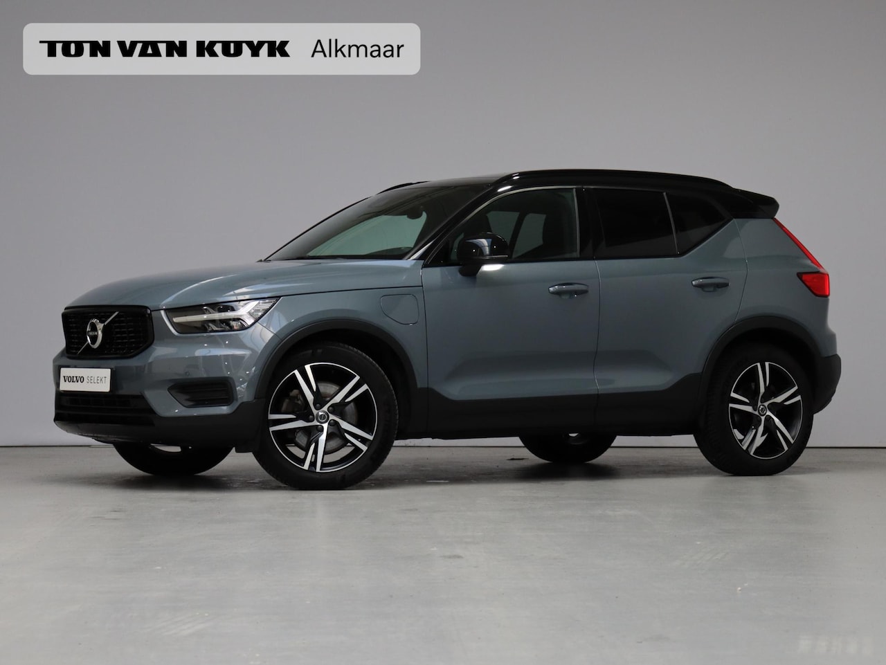 Volvo XC40 - T5 Recharge R-Design / IntelliSafe Assist / Stoel en stuurverwarming / Trekhaak / Parkeerc - AutoWereld.nl