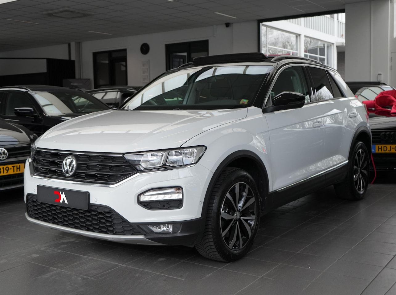 Volkswagen T-Roc - 1.0 TSI Style | PANO | VIRTUAL | SENSOREN | STOELVERW. - AutoWereld.nl