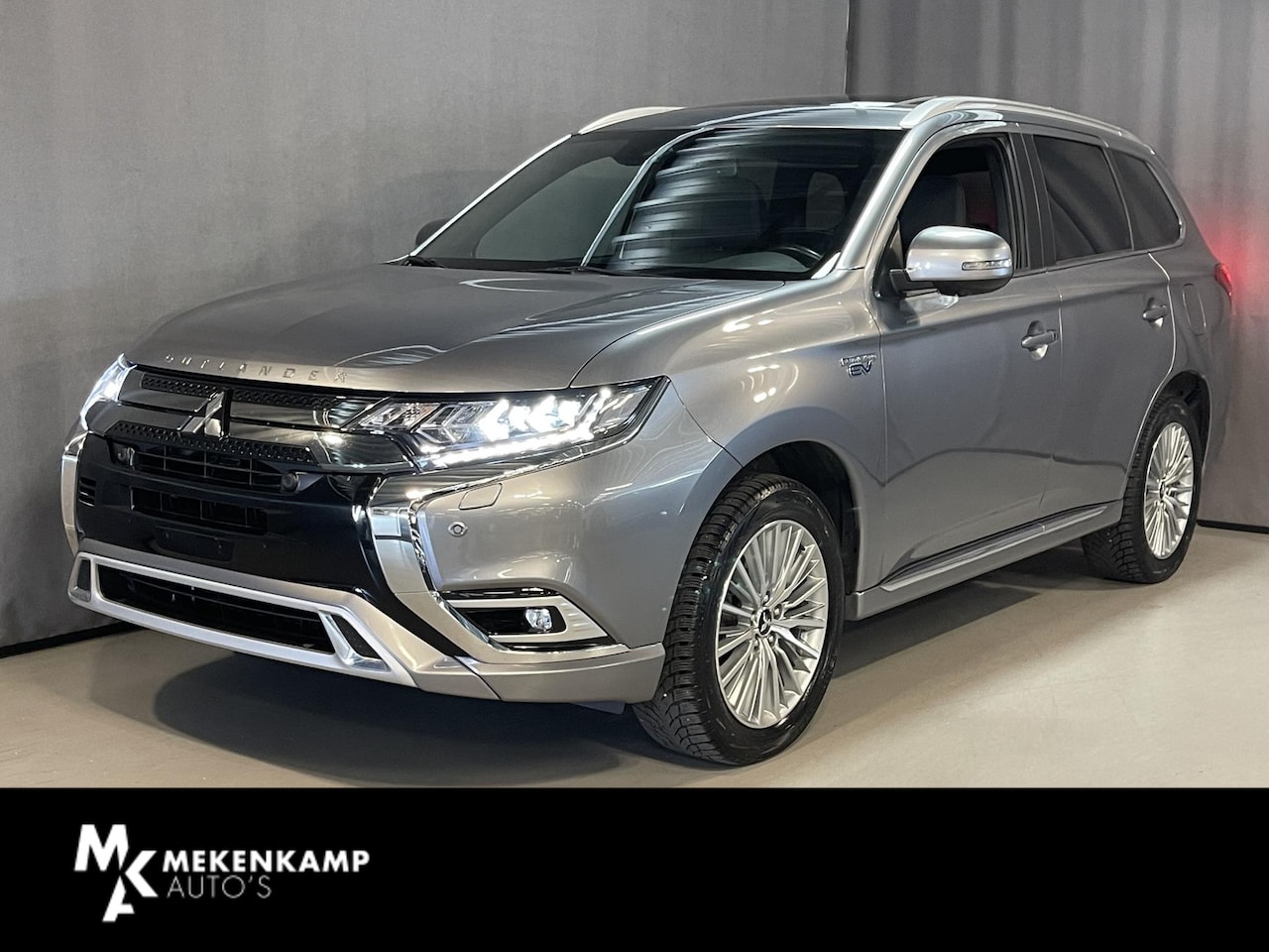 Mitsubishi Outlander - 2.4 PHEV Instyle 18"/Trekhaak/LED/Leder/Zonnedak/Stoel + stuurverwarming/Dodehoek/PDC v+a/ - AutoWereld.nl