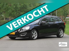 Volvo V60 - 1.6 T3 Summum / Leder interieur / Parkeersensoren / Navigatie / Elektrische stoelen / enz