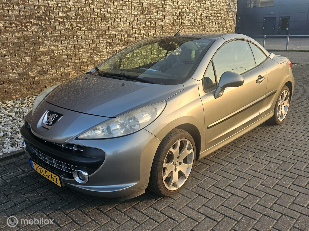 Peugeot 207 CC - 1.6 VTi Première Cabrio, Trekhaak, Airco - AutoWereld.nl