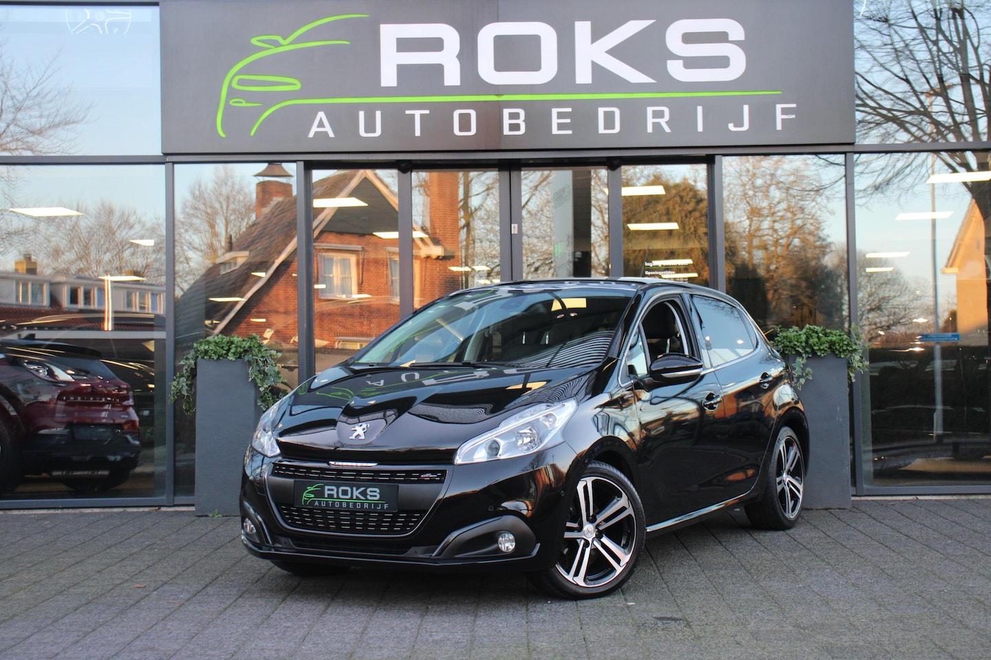 Peugeot 208 - 1.2 PureTech GT-Line Navi/Camera/Panoramadak/H-leder/17Inch - AutoWereld.nl