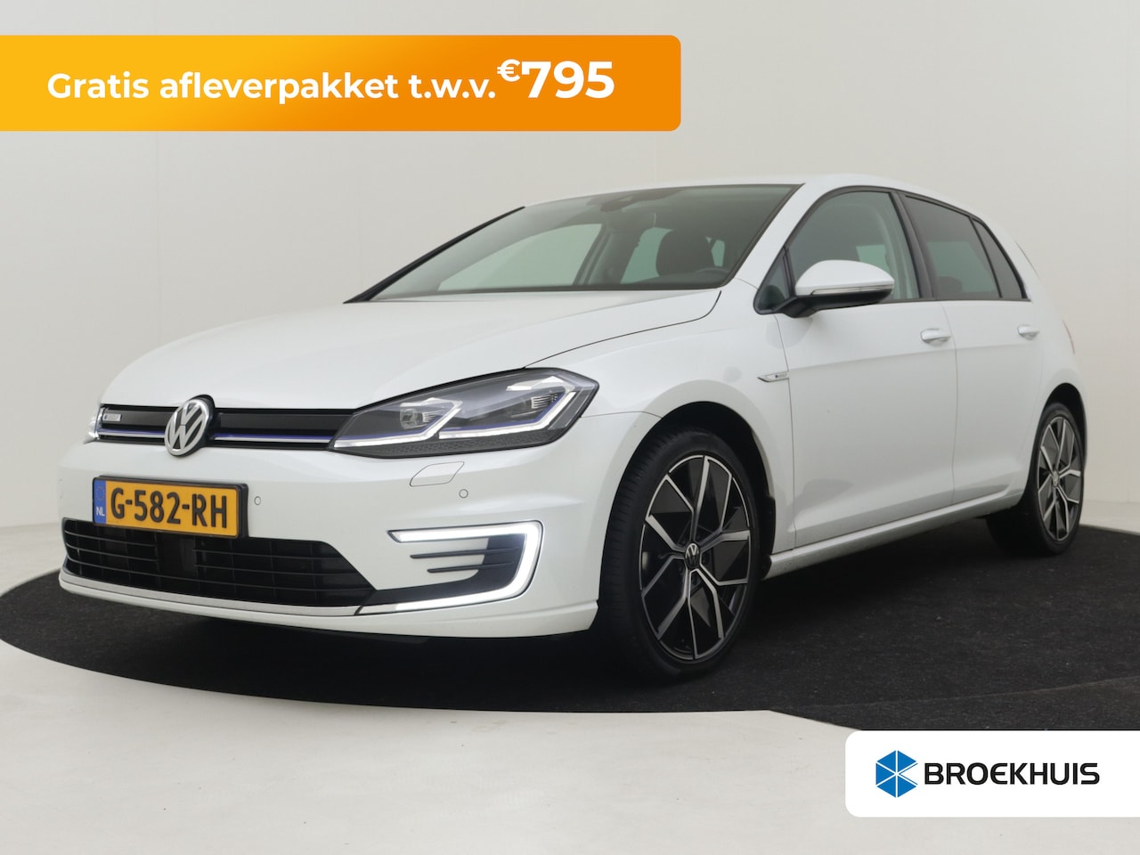 Volkswagen e-Golf - e-Golf 136pk | Navigatie | App connect | Camera achter | Led koplampen | Keyless | Warmtep - AutoWereld.nl