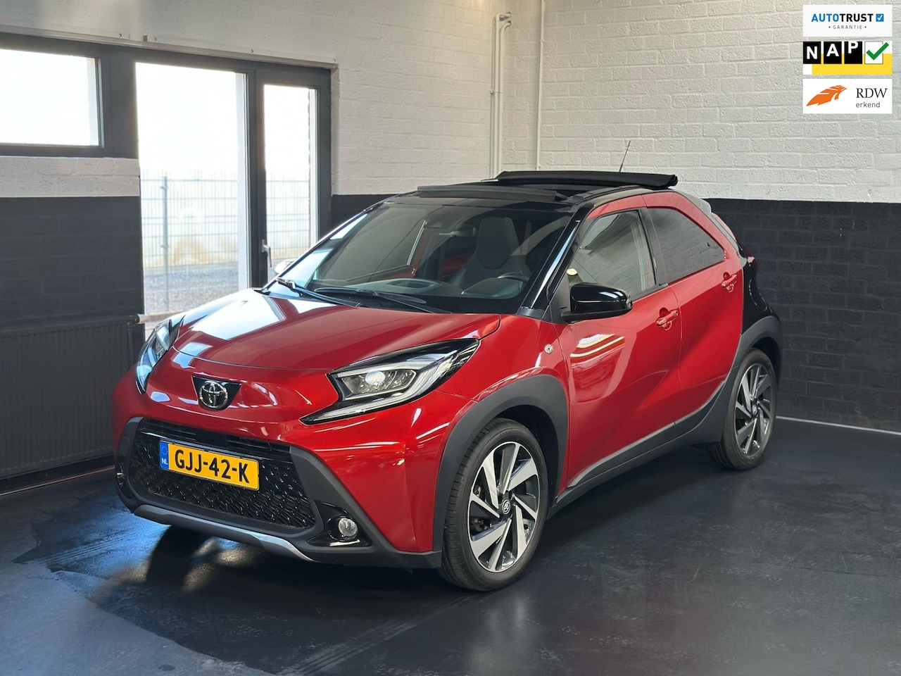 Toyota Aygo X - 1.0 VVT-i MT Premium Cabrio, Camera, Adaptive Cruise, 1/2 Leder, Carplay , INCL BTW - AutoWereld.nl